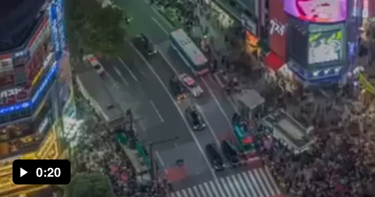 People In Tokyo Crossing The Streets Of An Intersection Gag