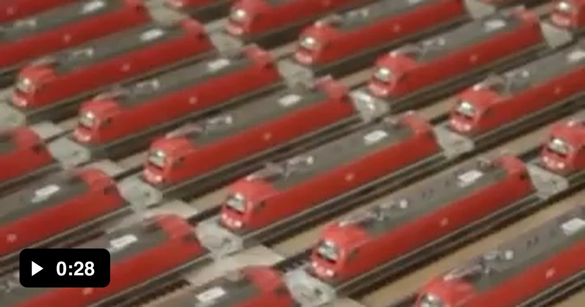 198 miniature trains pull a real train for a World Record 9GAG