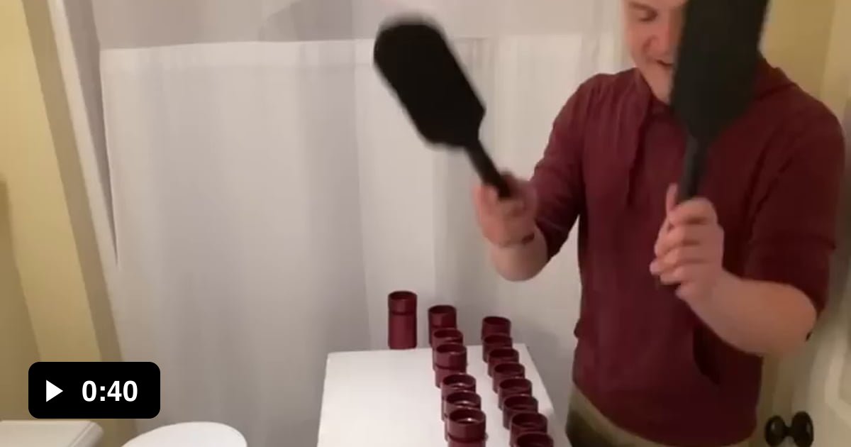 Everyone knows bathrooms have the best acoustic 9GAG