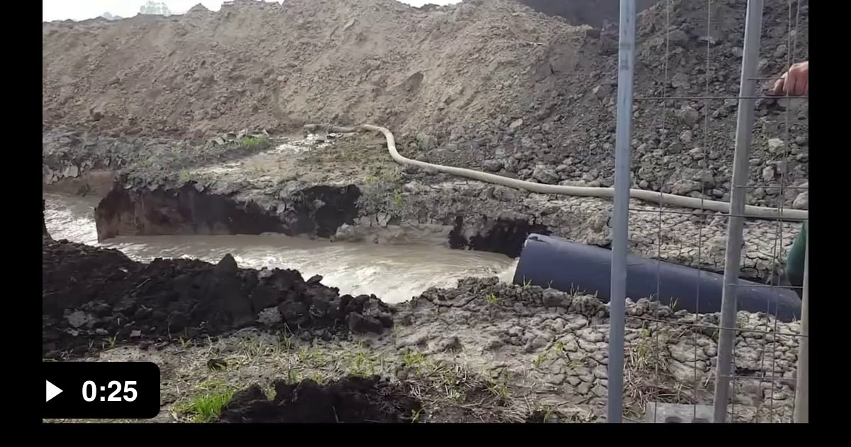 How not to clear a clogged pipeline 9GAG