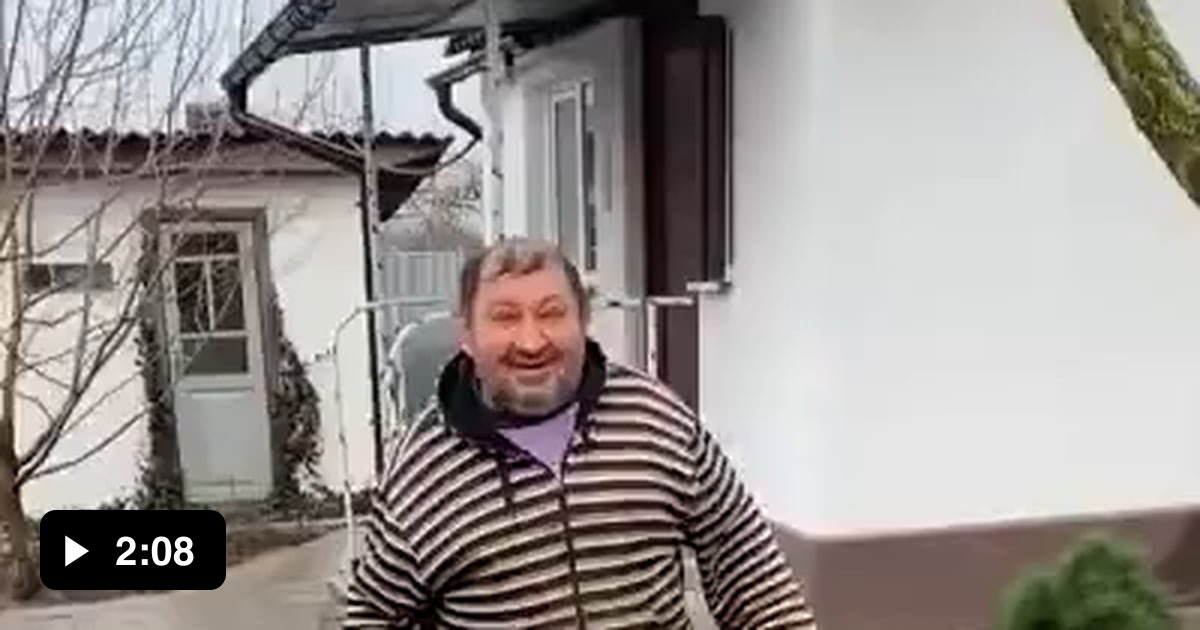Ukranian soldiers reunited with their parents after the village has ...