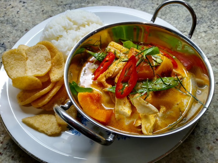 Thai red chicken curry with Jasmine rice - 9GAG