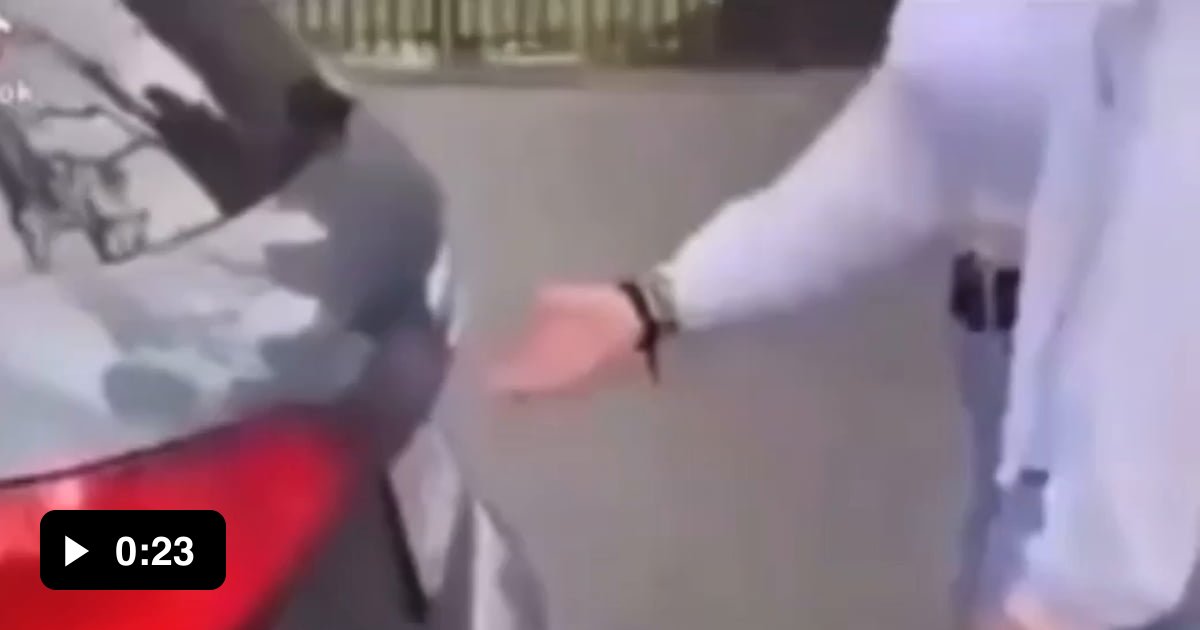 Tailgate open - 9GAG