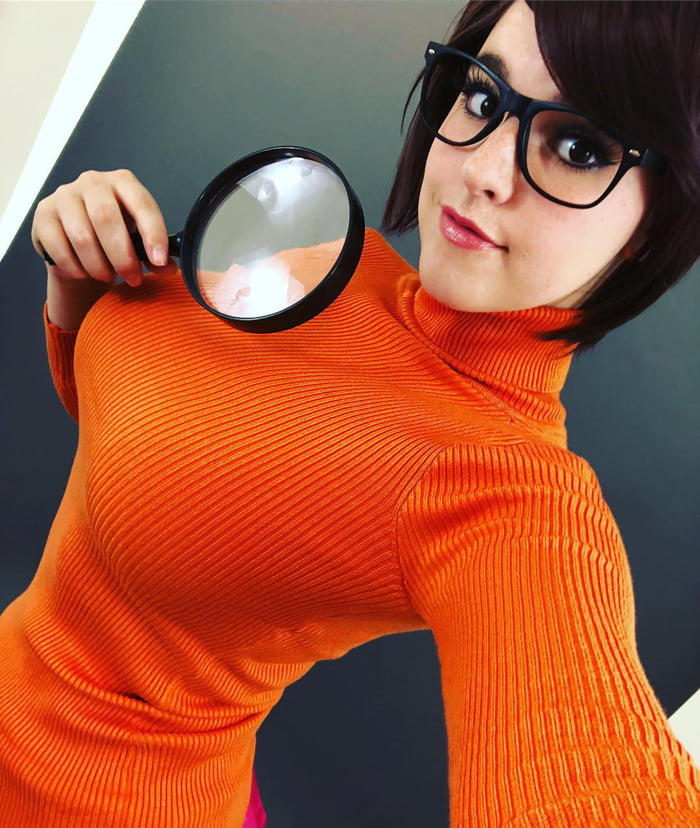 Velma (By @sarawrcosplay - Tw & IG) - 9GAG
