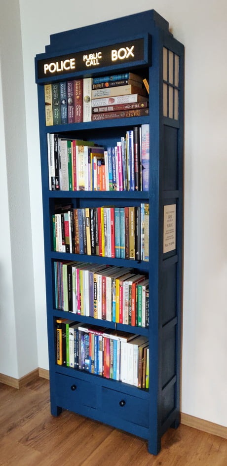 Maybe Some Here Like The Tardis Bookcase My Friends Made For Me 9gag