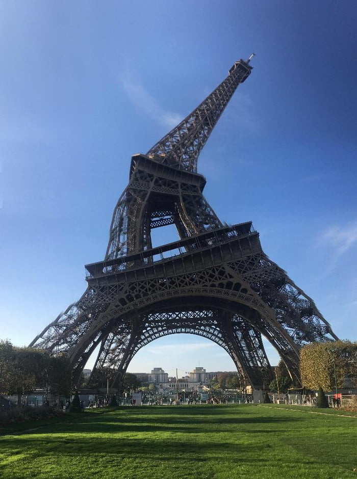 Panoramic Of The Eiffel Tower Gone Right Or Wrong 9gag