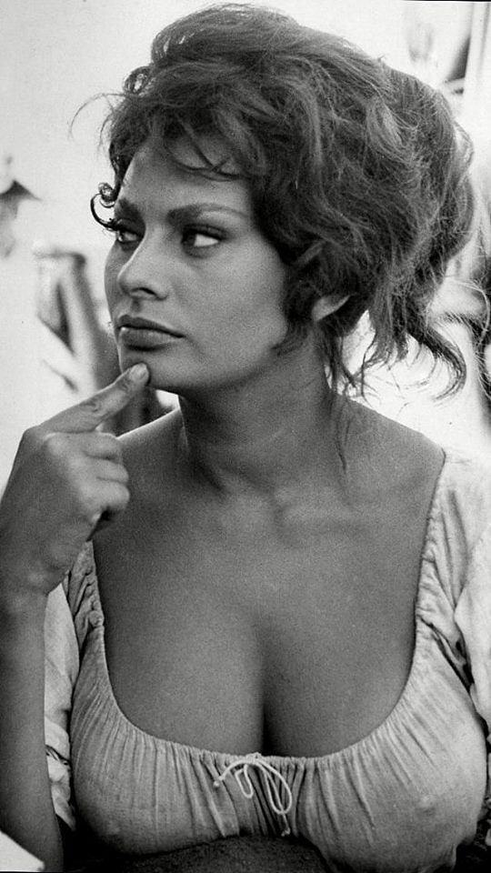 Boobs sophia loren Sophia Loren