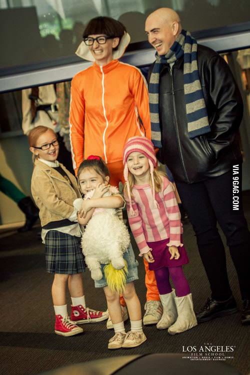 Great Halloween costumes for Despicable Me fans! 9GAG