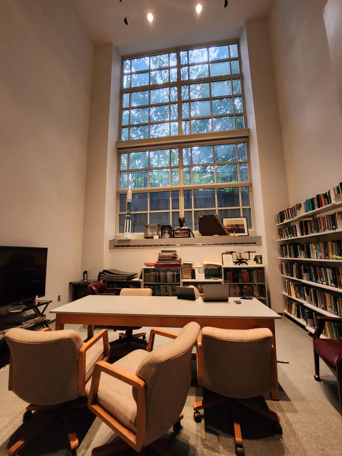 Astrophysics reading room at Johns Hopkins University (3000*4000) 9GAG