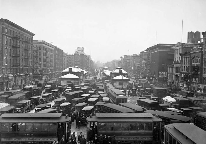 Delancey Street traffic jam, c. 1920, NYC - 9GAG