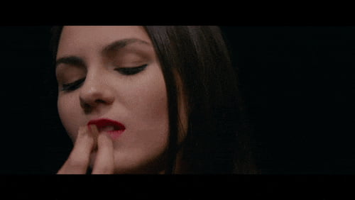 Victoria Justice - chocolate kiss - 9GAG