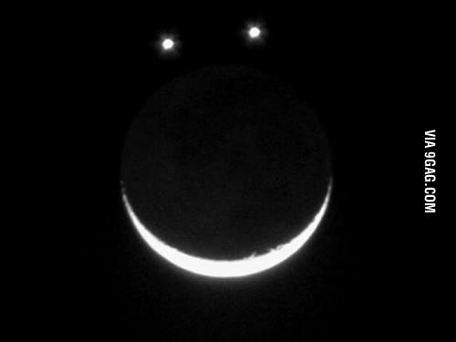 The Moon, Venus and Jupiter aligned to form a smiley face on May 16