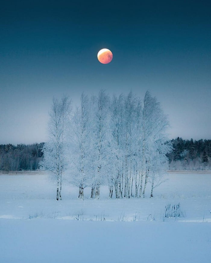 blood-moon-this-morning-finland-9gag