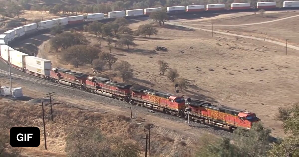 Train is gone. Товарный поезд. Грузовой поезд. Длинный длинный поезд гиф. Поезд в Лесном тоннеле.