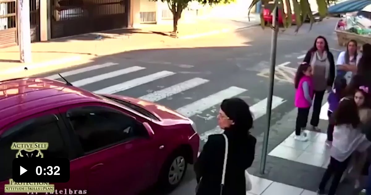 Man Pulls Gun Off duty Cop In Brazil 9GAG
