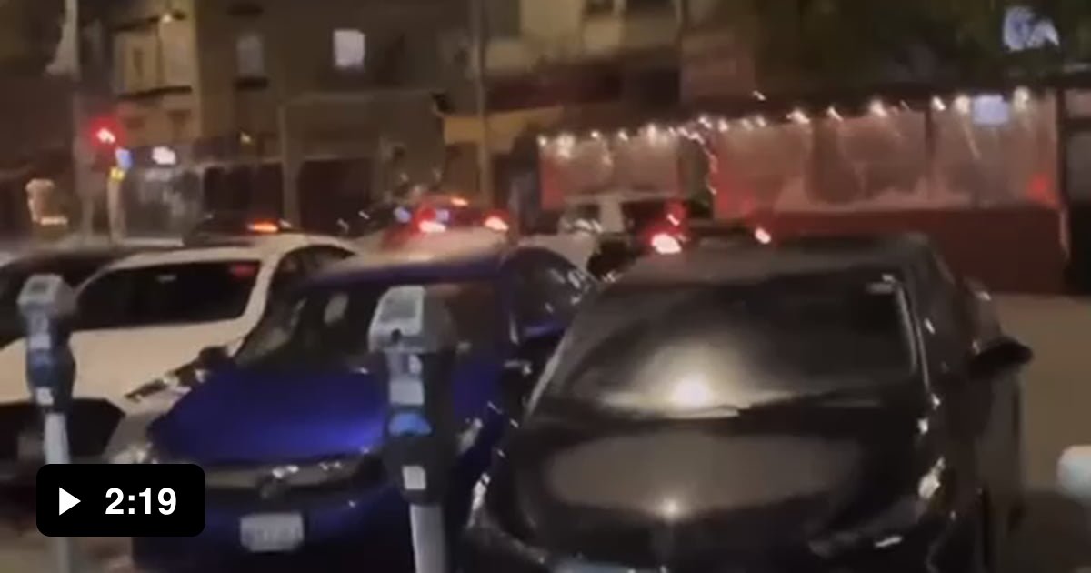 Cops pullover driverless car and don’t know what to do with it… 9GAG