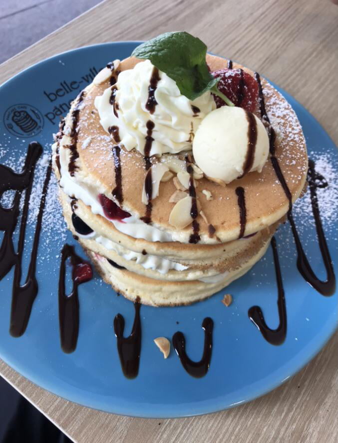 Singaporean pancakes with berries and a mint infusion 9GAG