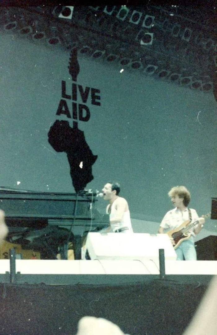 Queen's Live Aid performance in July 1985 - 9GAG