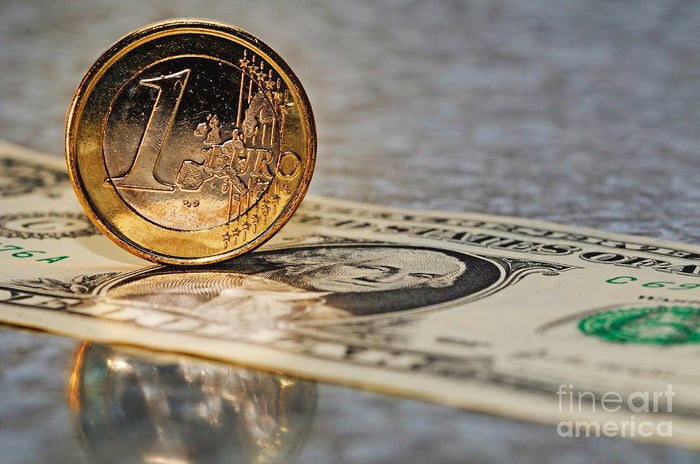 1 United States Dollar Equals 1 Euro 9GAG