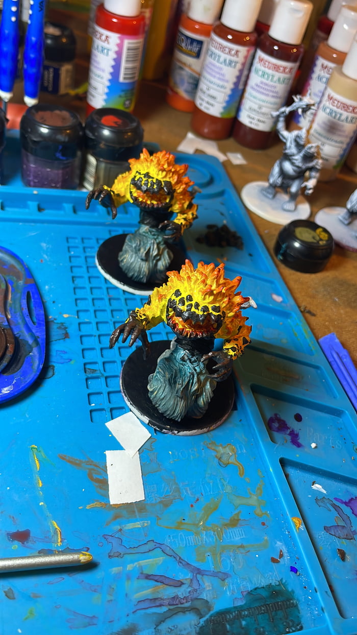 Starting to paint minis. - 9GAG