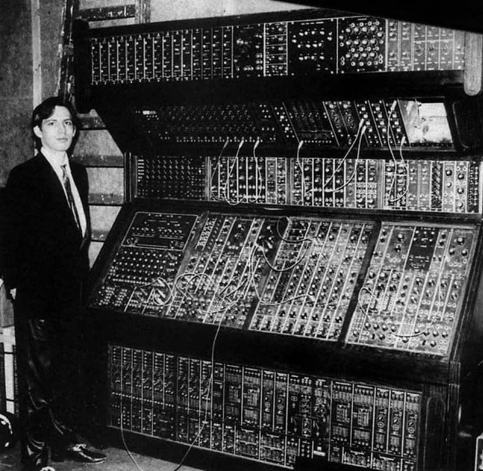 Hans Zimmer And His Moog Modular Synthesizer 1970 9gag