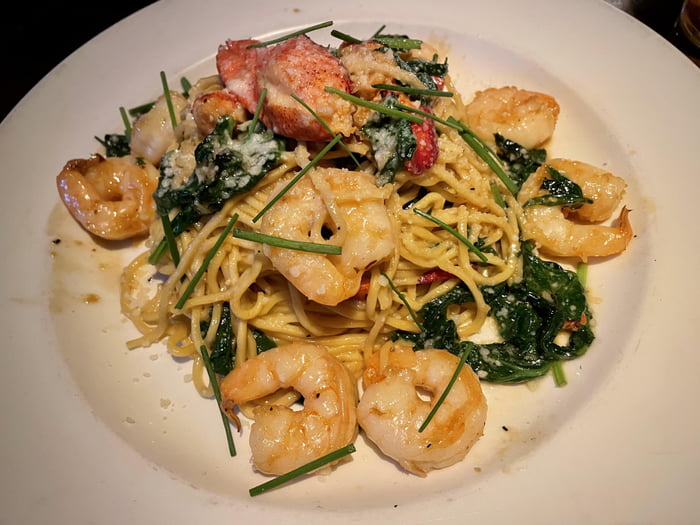 Lobster and shrimp garlic noodles 9GAG
