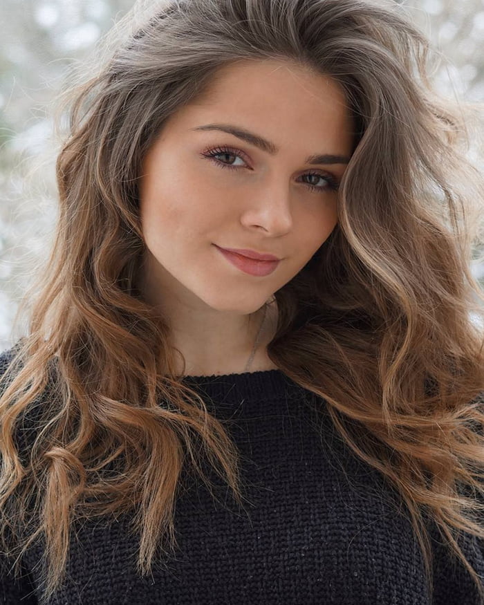 Jessy Hartel - 9GAG