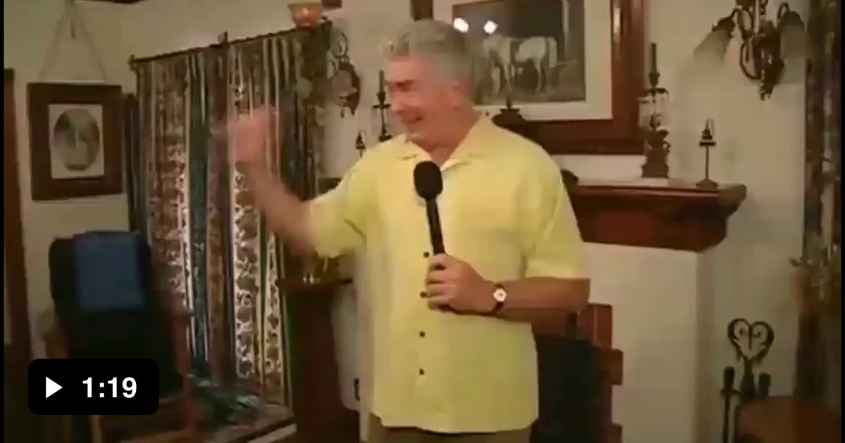 Joe Rinaudo Playing the American Fotoplayer. - 9GAG
