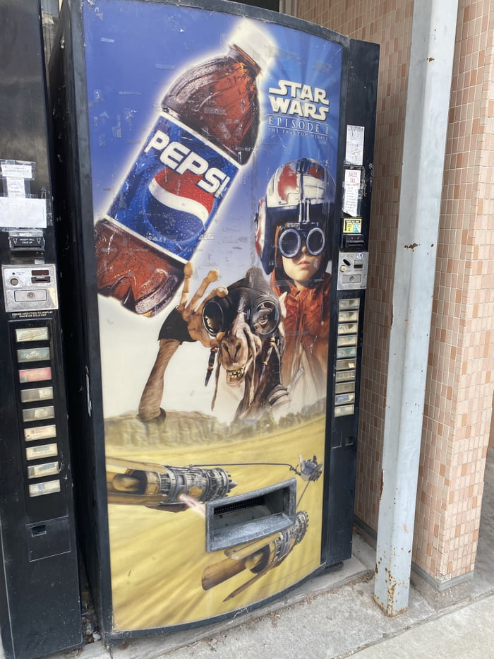 Vintage Phantom Menace Pepsi machine found in a small town in Iowa ...