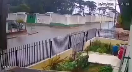 This guy house walls getting hit by car accident 2 times in 4 days!