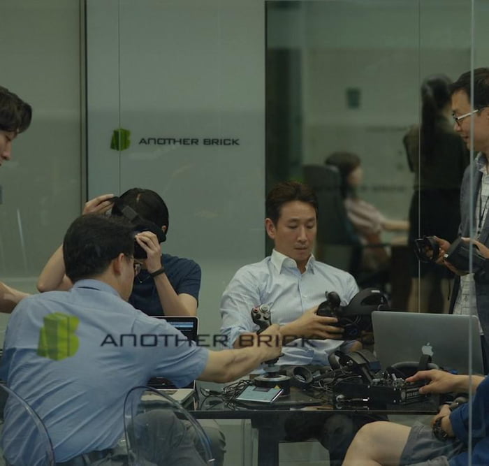 In Parasite (2019), Mr Park's company is called 'Another Brick'. This is a reference to Pink