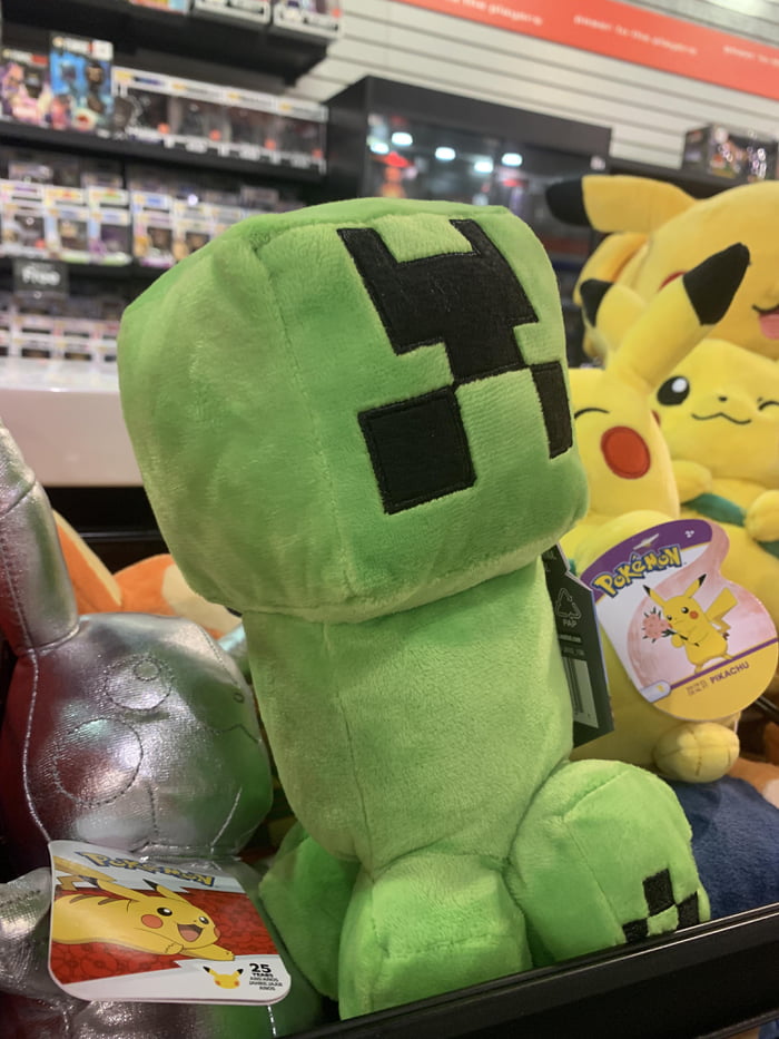 A completely normal creeper… - 9GAG