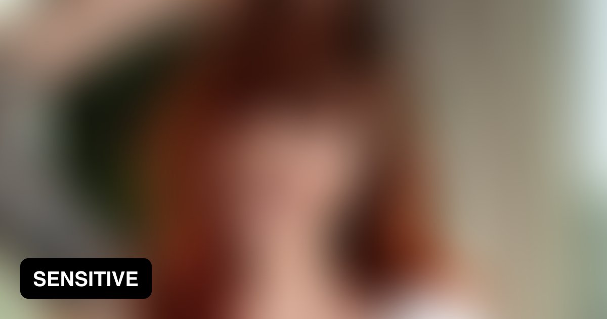 Mary Jane dressing up. Although she might be undressing while spiderman is taking photos, doing