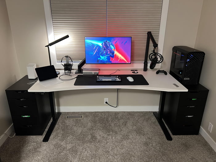 2022 Setup - 4K Work and Play - 9GAG