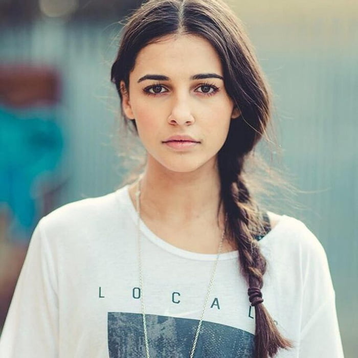 Naomi Scott 9gag