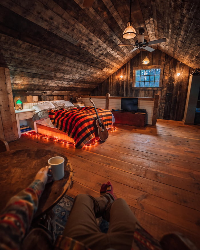 Loft Bedroom in a Renovated Vermont Barn - 9GAG