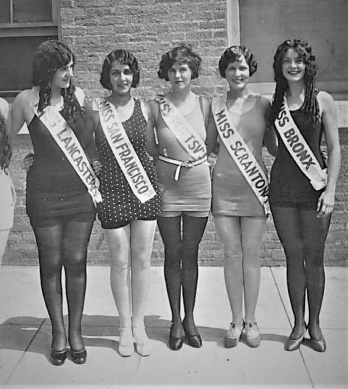 Miss America contestants including Miss Bronx, Edith Higgins 1925. - 9GAG