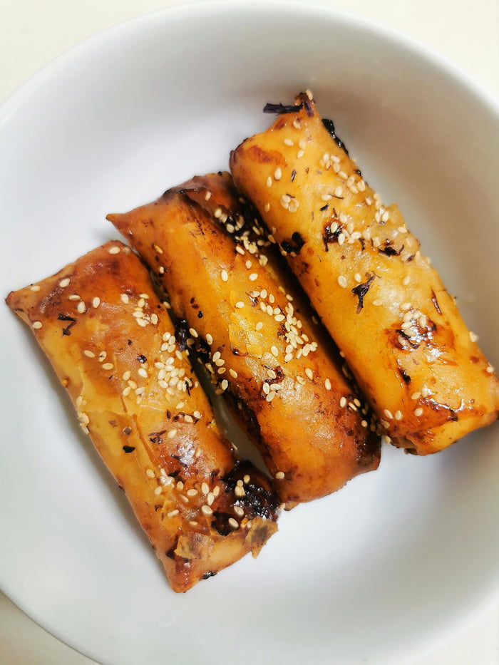 Banana langka turon: sugared bananas and jackfruit in crispy golden ...