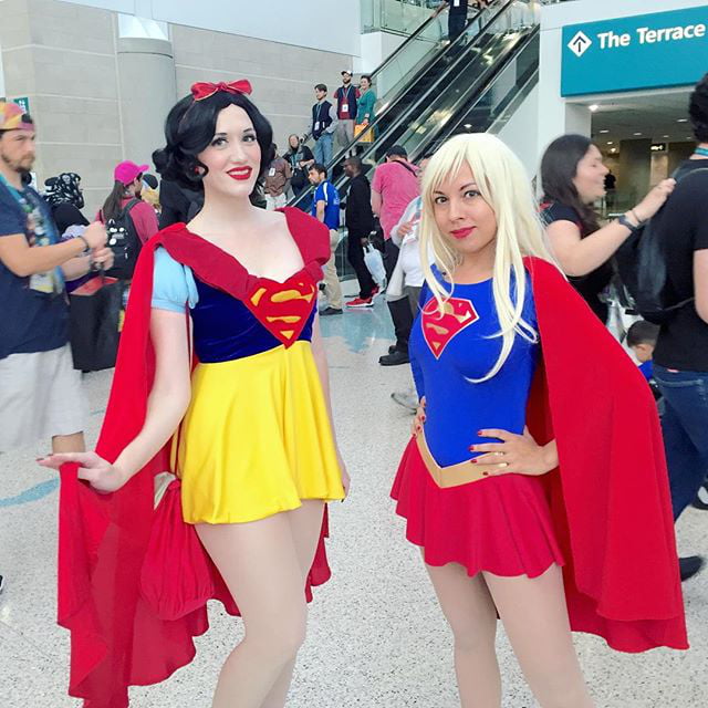 Pantyhose Legs #271: Supergirl (DC Comics) by cosplayer Momo Karinyo ...