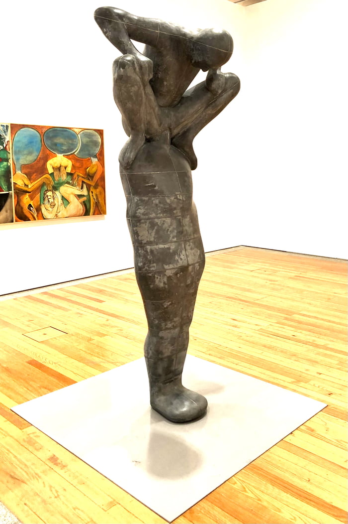 Nice statue .. wait what 9GAG