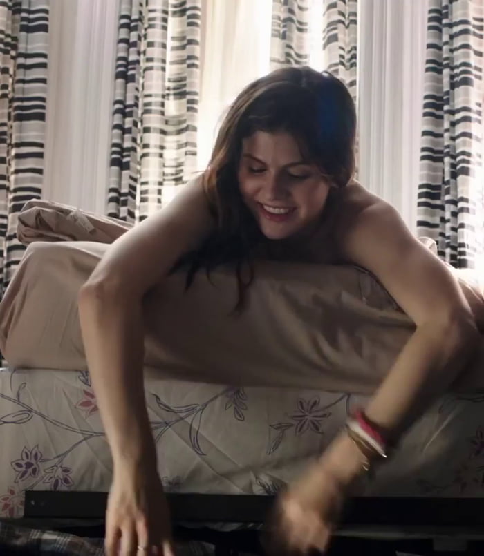 Alexandra Daddario S Tits Are So Big You Can See The Jiggle From The Back In Baked In Brooklyn 9gag