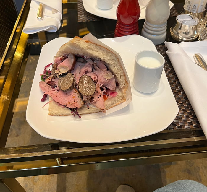Döner in Hotel Adlon - 9GAG