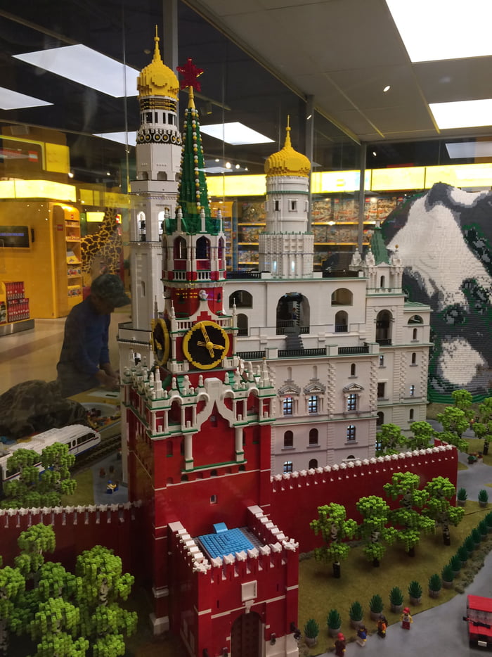 lego architecture kremlin