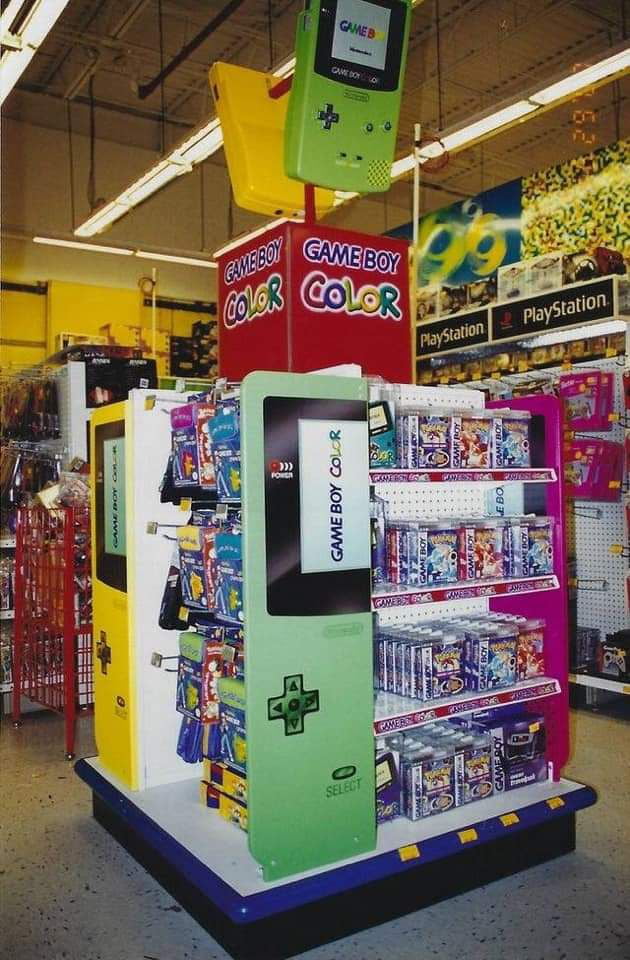 Toys ‘R’ Us in 1999 9GAG