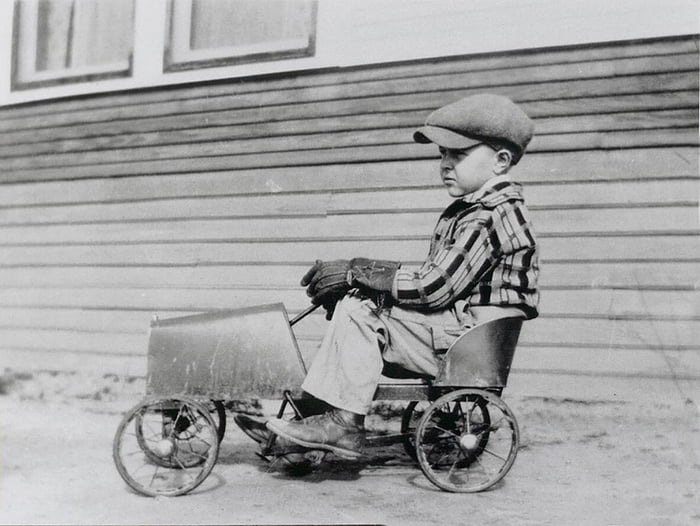 Carroll Hall Shelby 1929. 9GAG