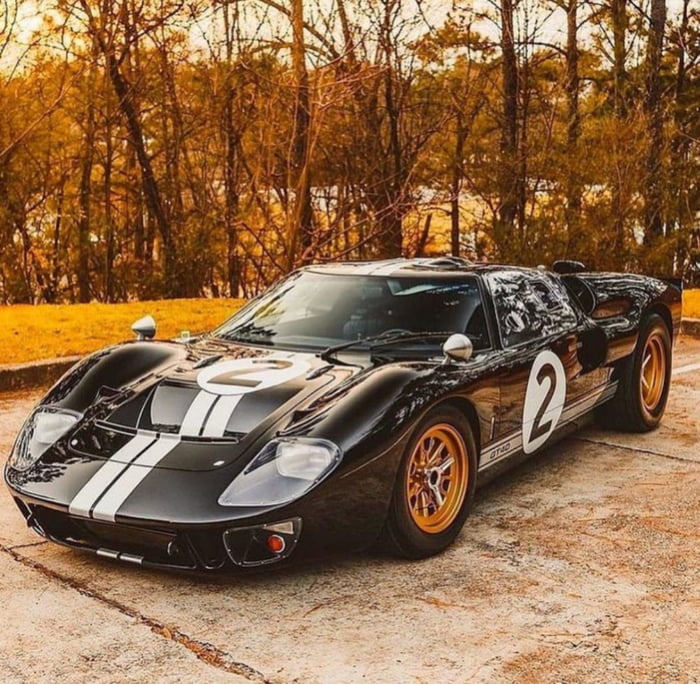 Ford GT40 (2048 x 2001) - 9GAG