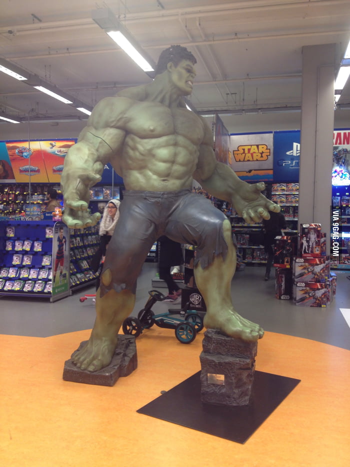 Life size hulk in a toy store (Rotterdam, Netherlands) 9GAG