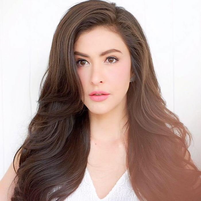 Sririta jensen - 9GAG