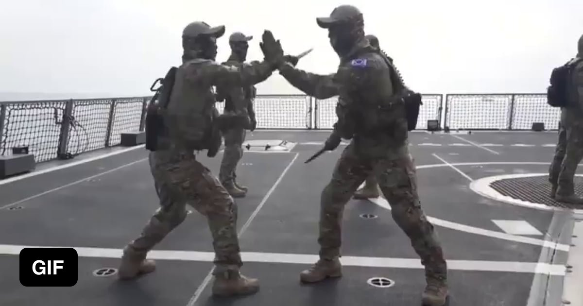 South Korean knife fighting training 9GAG