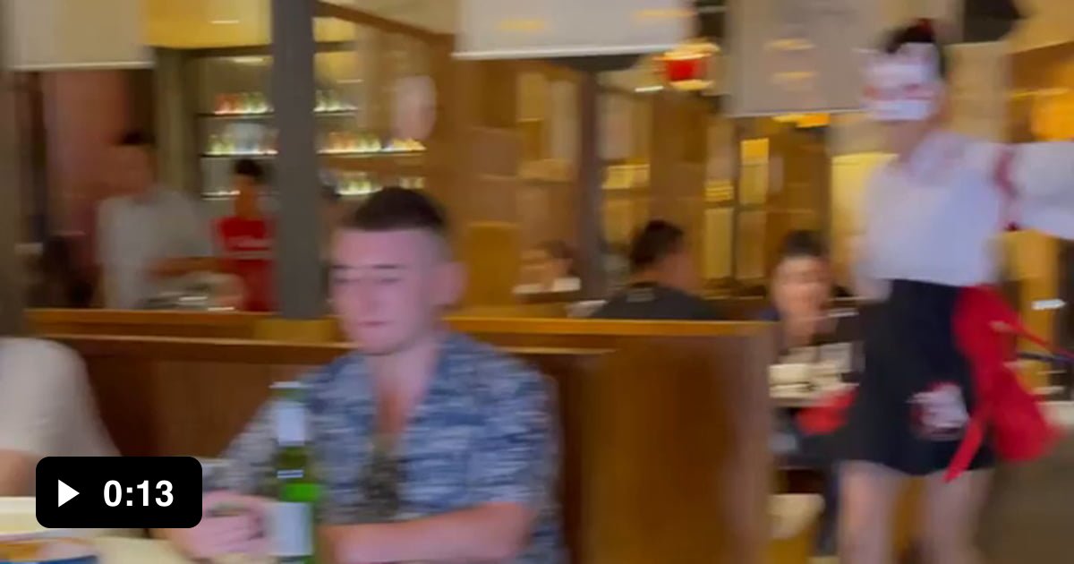 Kitsune waitress has a special way of opening beer bottles 9GAG